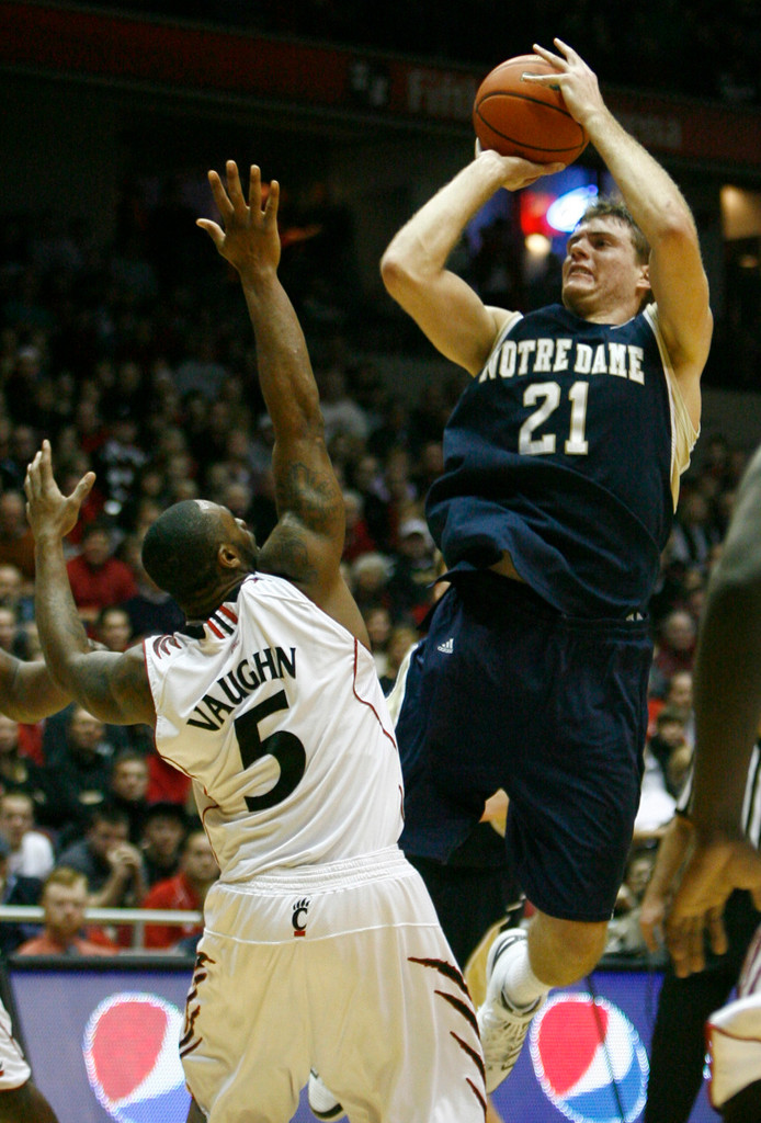 Cincinnati 60, Notre Dame 58