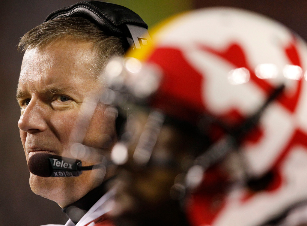 Notre Dame Dominates Maryland, 45-21 (AP)