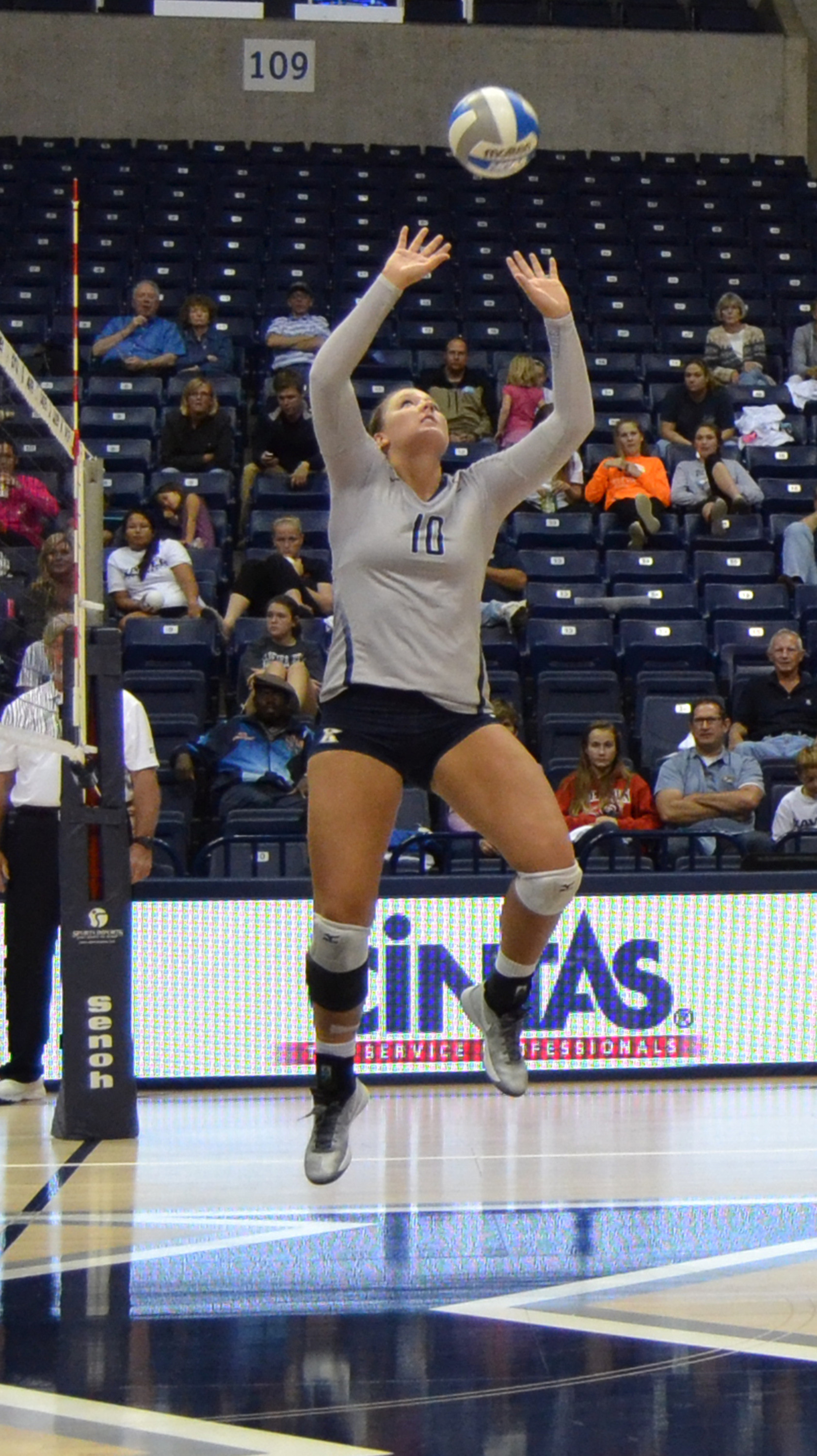 McLaughlin Completes First Irish Volleyball Coaching Staff Former Xavier All-American Aubree Smith has joined the Irish as the program's volunteer assistant coach.