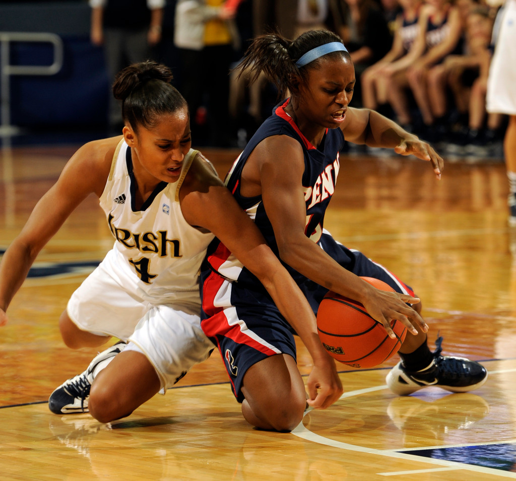 No. 3 Notre Dame Blasts Penn 69-38 (AP)