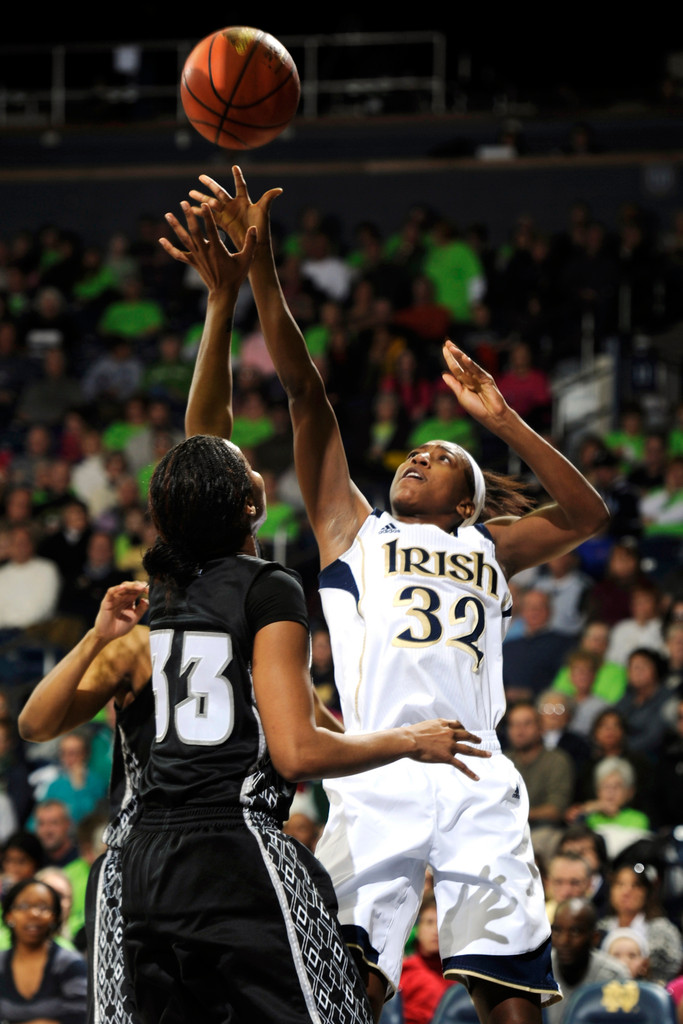 No. 2 Notre Dame Races By Providence, 89-44 (AP)