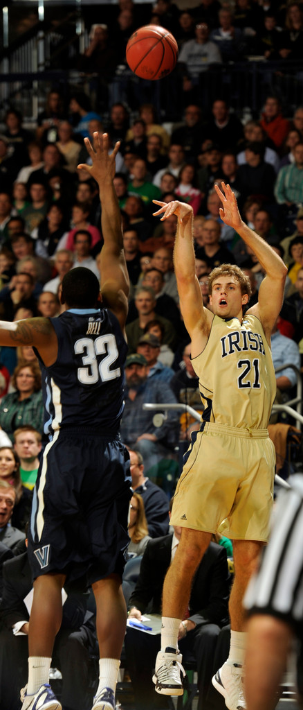 High Scoring Leads No. 8 Irish Past No. 19 Villanova, 93-72 (AP)