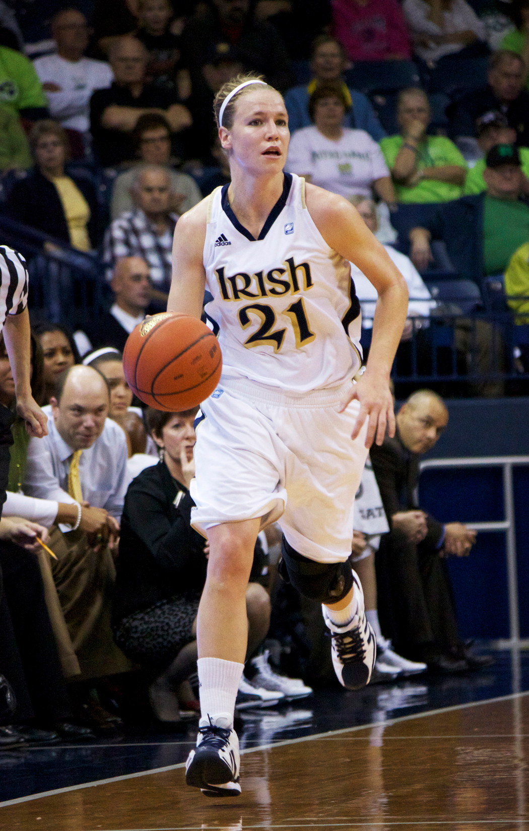 #4/3 Irish Head to Bahamas Over Thanksgiving To Play In Junkanoo Jam Senior guard/tri-captain Natalie Novosel was named BIG EAST Player of the Week on Monday after scoring a game-high 23 points and grabbing seven rebounds in Sunday's 92-83 win over No. 8/7 Kentucky.