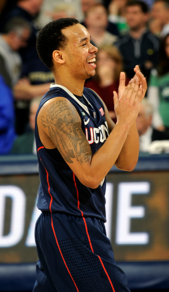 #17/16 Irish Fall To Huskies, 65-58 (AP)