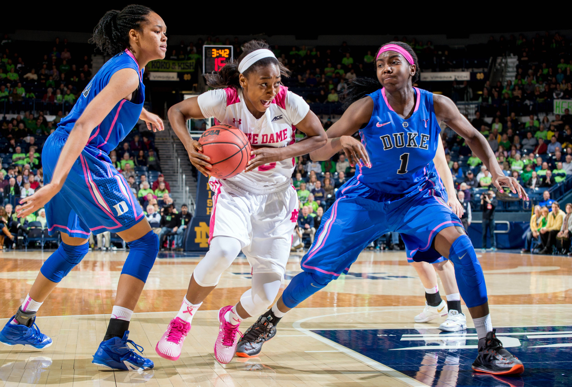 Loyd Leads No. 4 Notre Dame Past No. 10 Duke Jewell Loyd scores a game-high 21 points, adding six rebounds, five assists and two steals for good measure in Notre Dame's 63-50 win over #10/11 Duke Monday night at Purcell Pavilion.