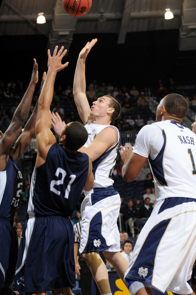 Notre Dame Tops North Florida (AP