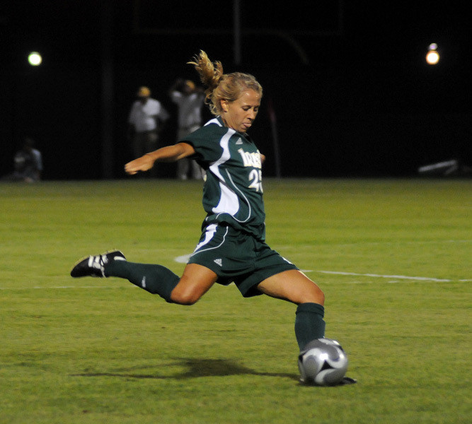 <i>Soccer America</i> Tabs Julie Scheidler For National Team Of The Week For the second day in a row, Notre Dame junior defender Julie Scheidler was honored for her play last week, this time earning a spot on the <i>Soccer America</i> National Team of the Week, it was announced Tuesday.