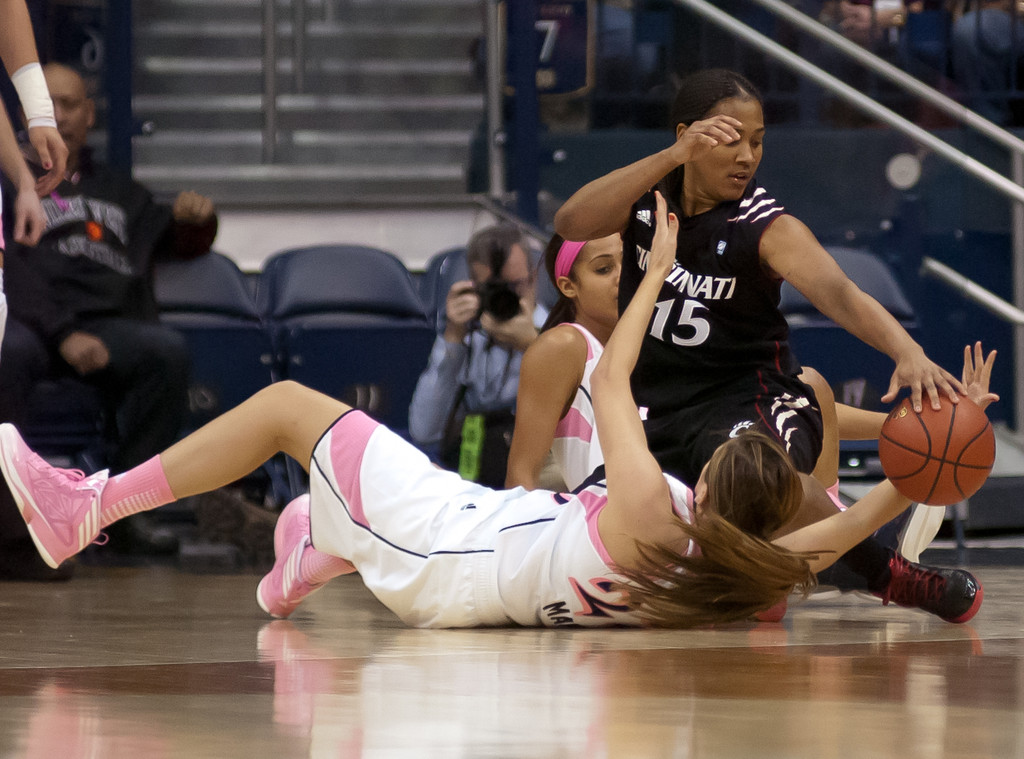 Notre Dame Women's Basketball tops Cincinnati on 02-02-2013