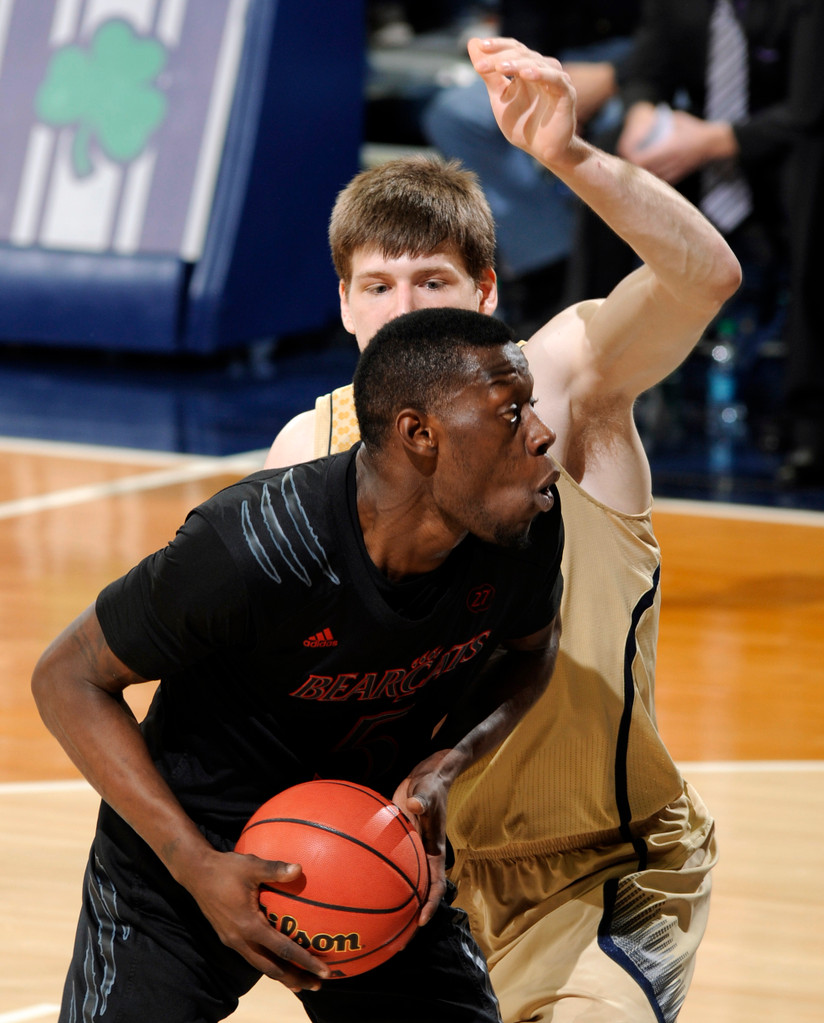 No. 25 Notre Dame Overpowers Cincinnati, 62-41 (AP)