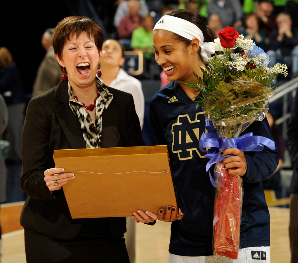 No. 5 Notre Dame Routs Mercer, 93-36 (AP)