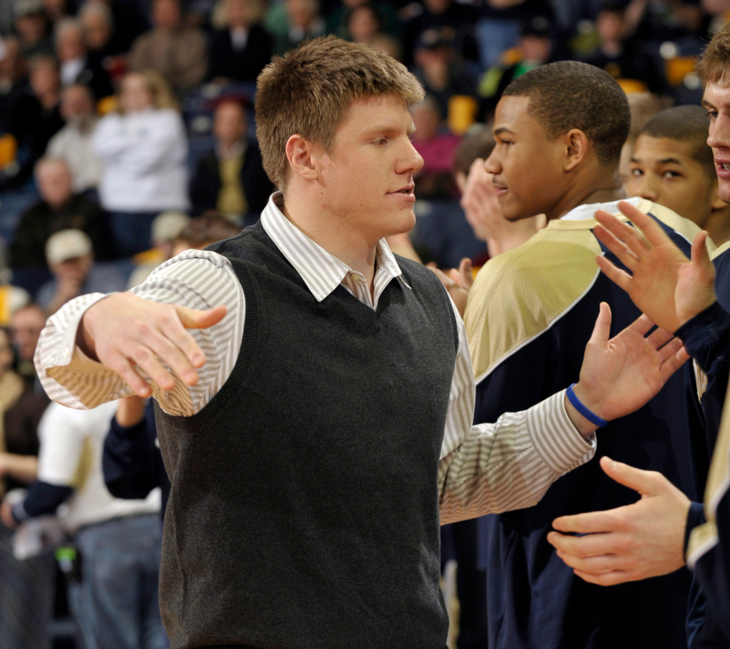 Notre Dame Holds Off Connecticut 58-50 (AP)