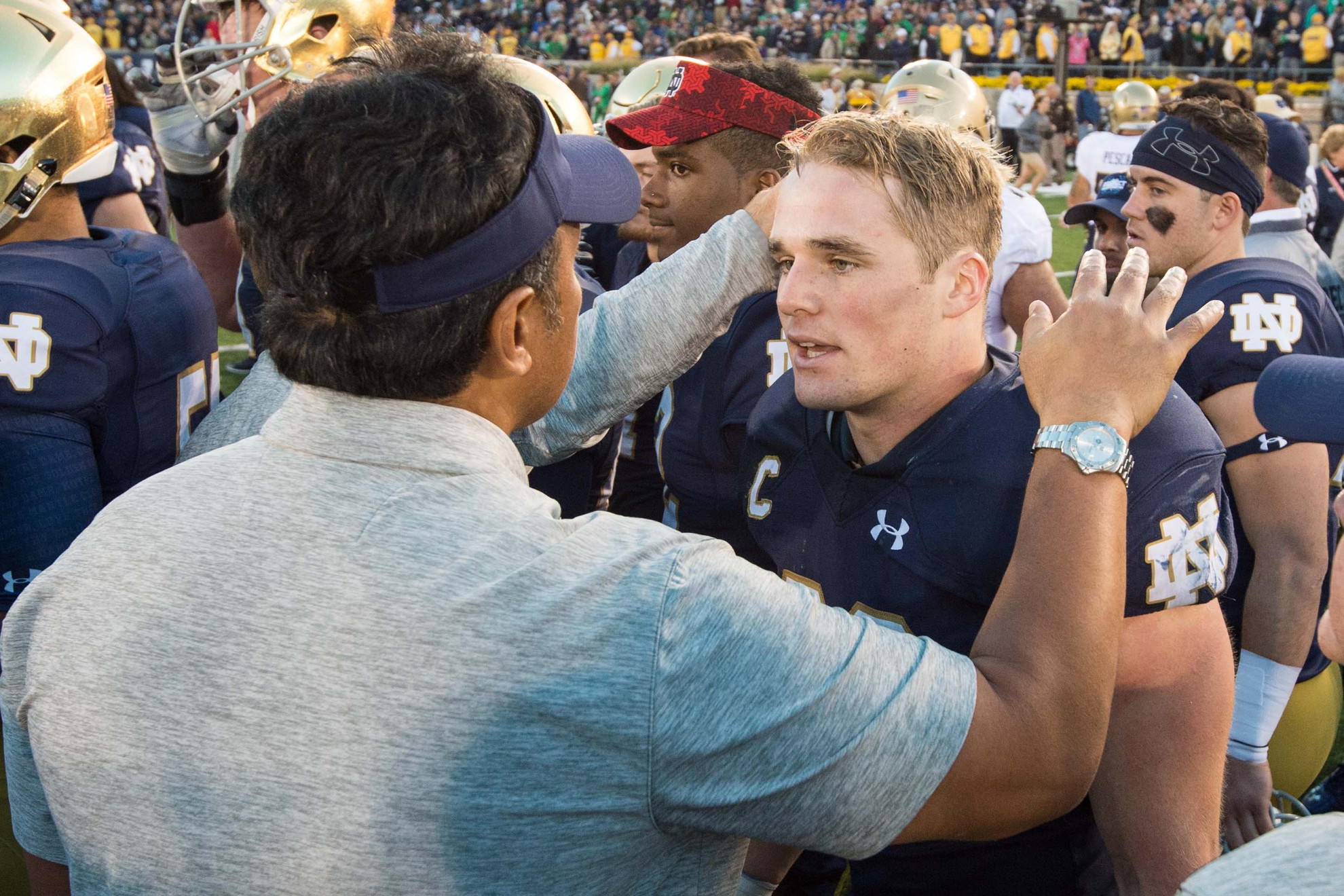 Schmidt’s Heart and Determination Leading Irish On The Gridiron University of Notre Dame linebacker Joe Schmidt was taught by his parents early on the importance of prioritizing goals and never losing site of what it takes to attain those.