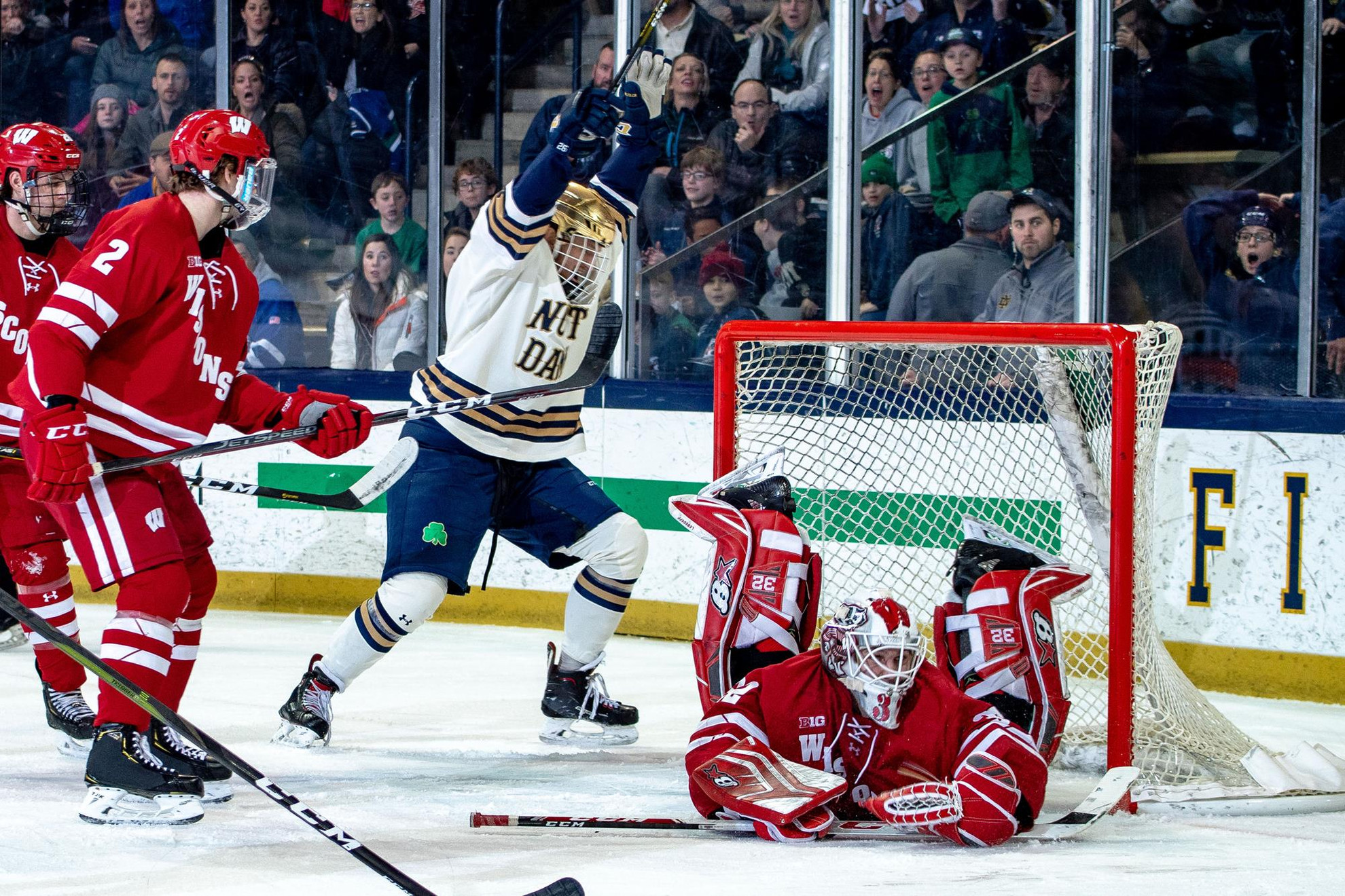 #15 Irish Rebound in 5-2 Win Over Badgers HKY_Theisen_Wisco