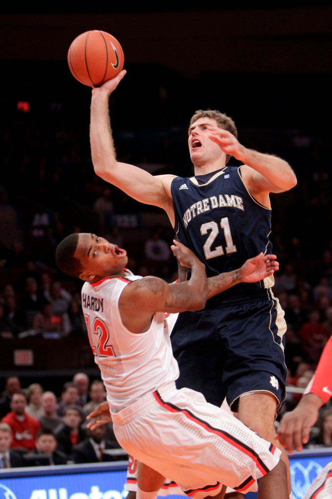No. 9 Irish Lose To Red Storm, 72-54 (AP)