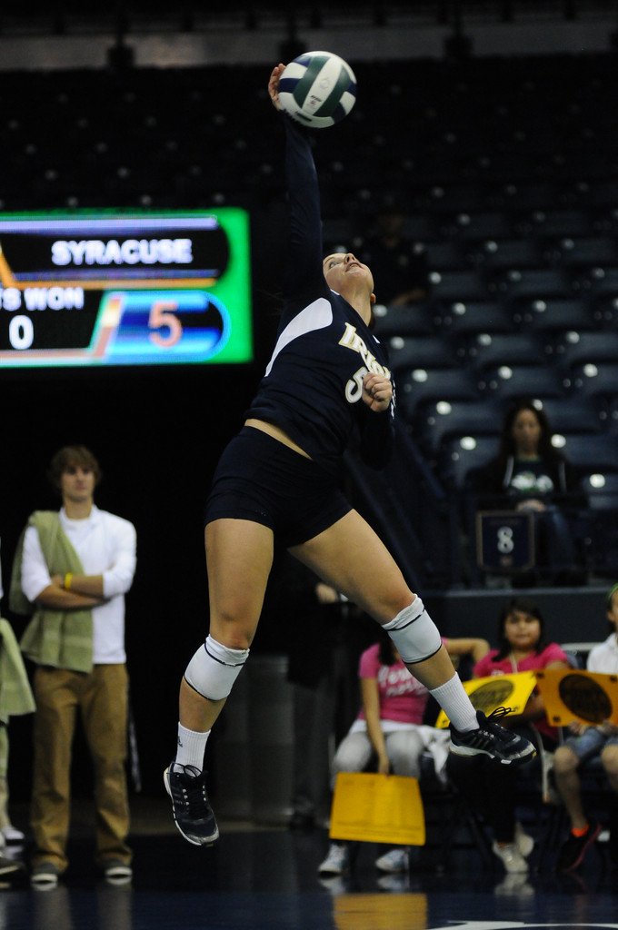 Notre Dame Women's Volleyball vs Syacuse 09-30-2012 Win (3-0)