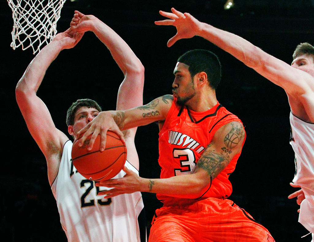 No. 23 Notre Dame Drops 64-50 Semifinal to Louisville (AP)