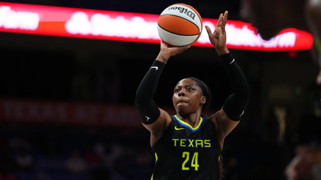 WNBA, Te'a Cooper vs Dallas Wings