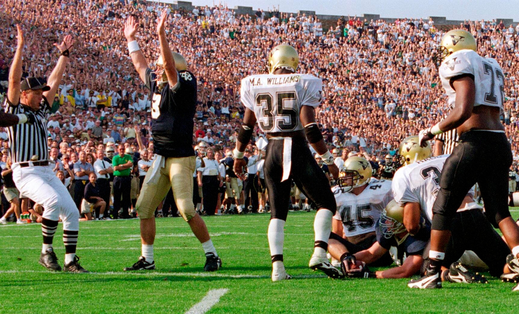 Holtz Watches From Home As Irish Handle Vanderbilt Holtz Watches From Home As Irish Handle Vanderbilt