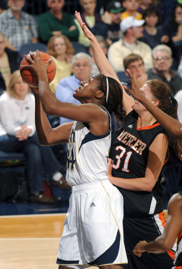 No. 5 Notre Dame Routs Mercer, 93-36 (AP)