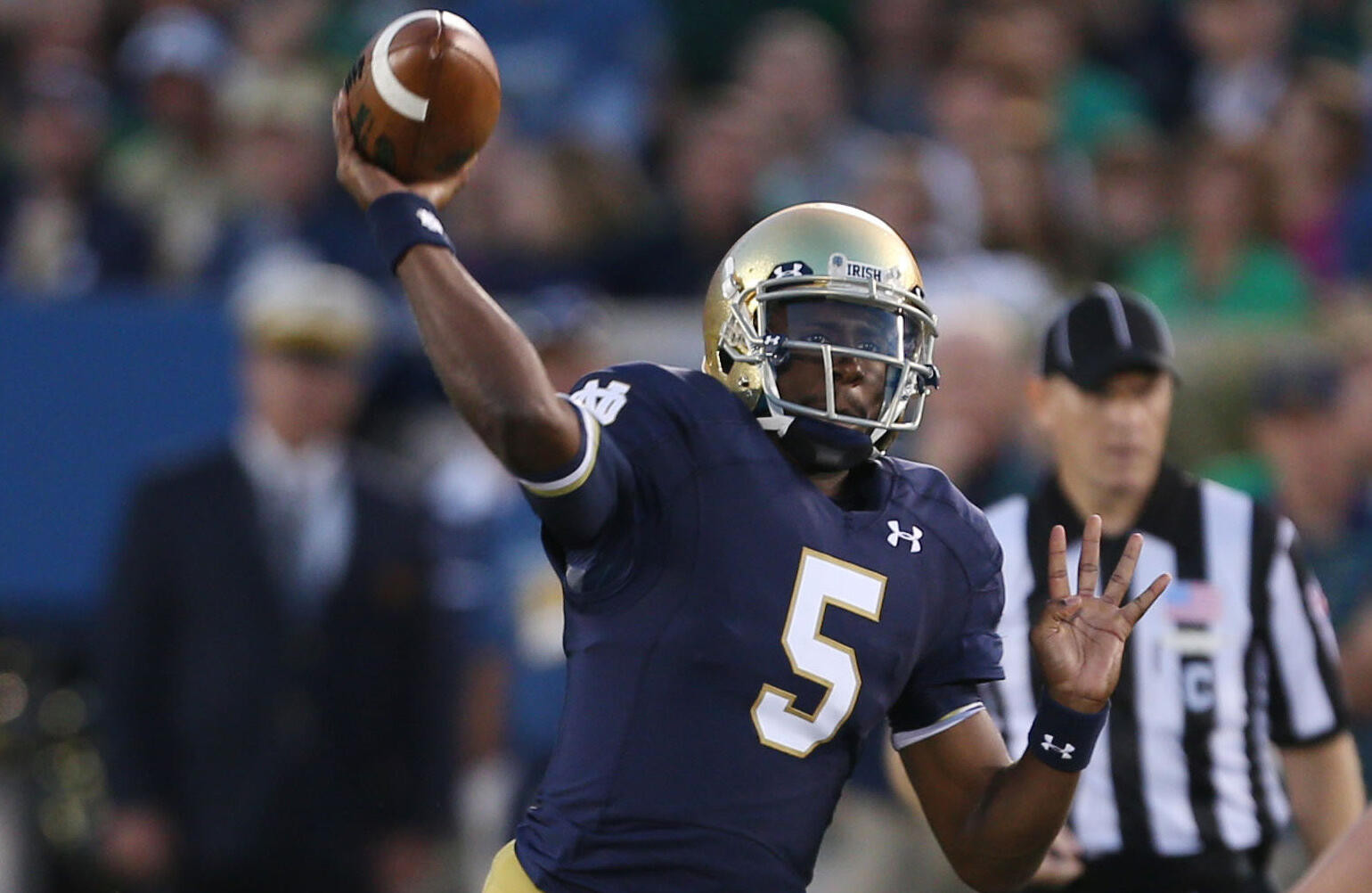 #16 Notre Dame Shuts Down Michigan, 31-0 Quarterback Everett Golson