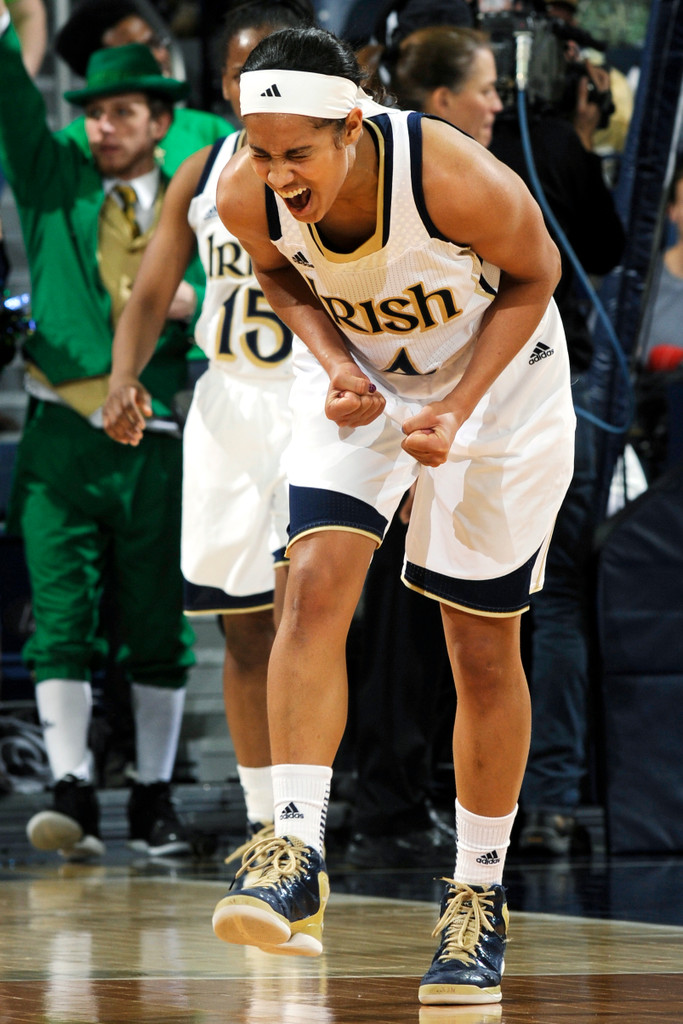 #2 Notre Dame Rallies Past #22/20 Syracuse, 79-68 (AP)