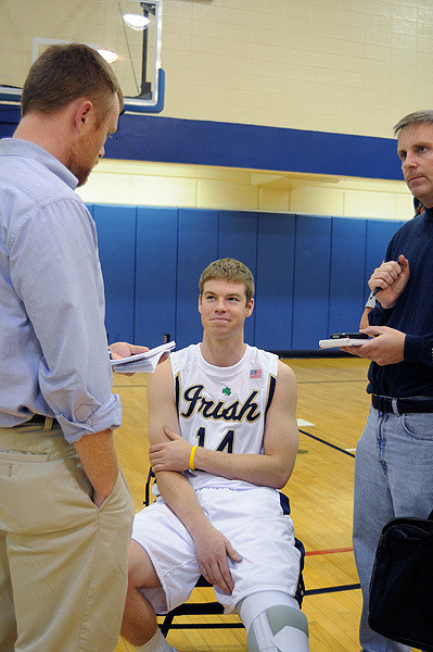 Fighting Irish Fan Chat – Nov. 3 ARCHIVE Men's basketball forward Scott Martin and volleyball coach Debbie Brown took your questions live on Nov. 3 on the UND.com Fighting Irish Fan Chat.