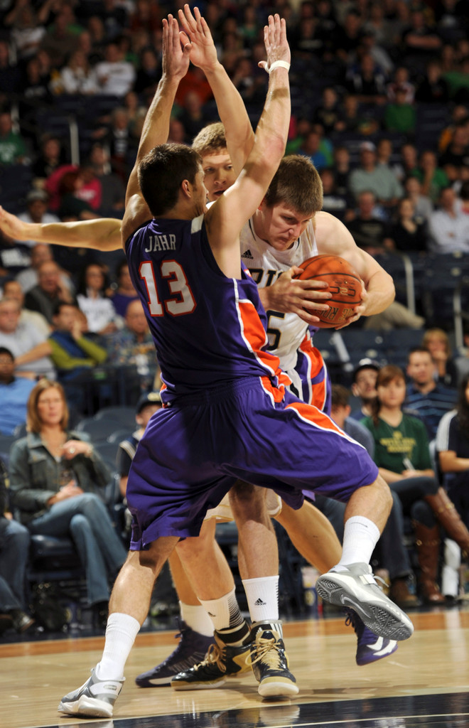 Irish Down Purple Aces in Season-Opener (AP)