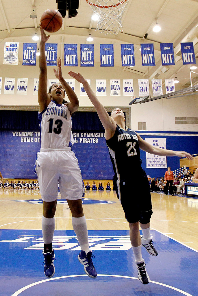 No. 3 Notre Dame Cruises Past Seton Hall, 74-36 (AP)