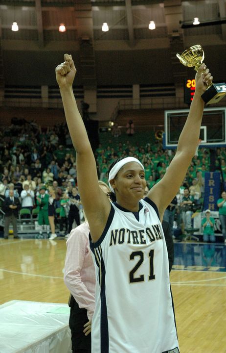 Jacquellne Batteast was named the Most Valuable Player of the 2004 Preseason WNIT after scoring a career-high 32 points in the championship game victory over No. 10/9 Ohio State at the Joyce Center. <i>(photo by Bro. Charles McBride, C.S.C.)</i>