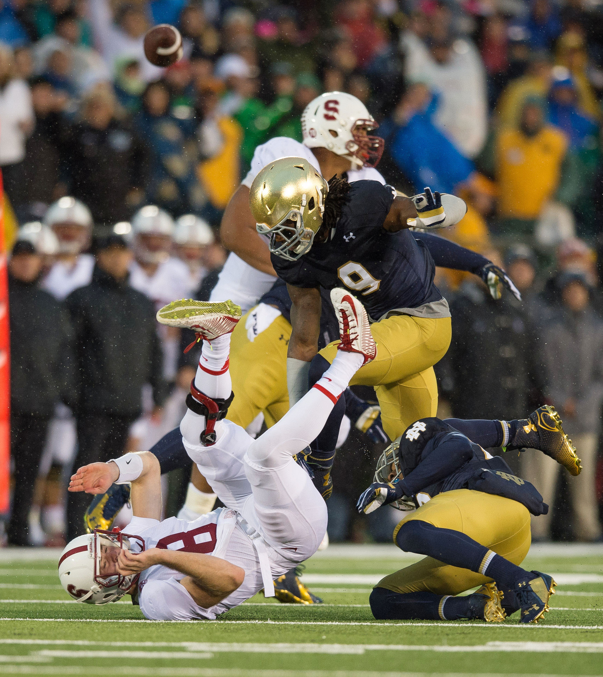 #4 Irish Aim to Improve to 11-1 on Saturday Jaylon Smith and Elijah Shumate kept pressure on Cardinal QB Kevin Hogan last year.