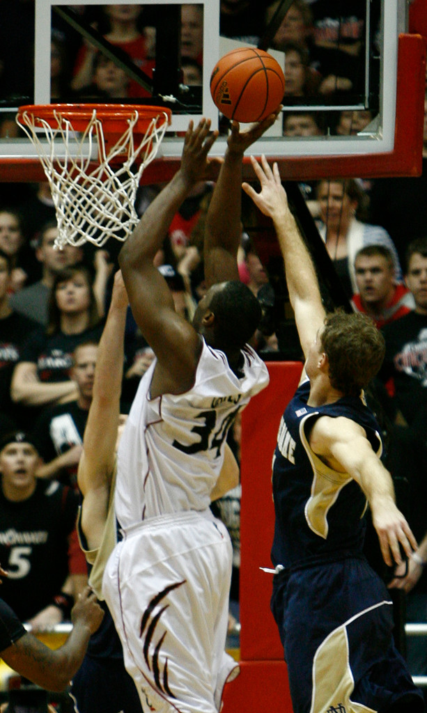 Cincinnati 60, Notre Dame 58