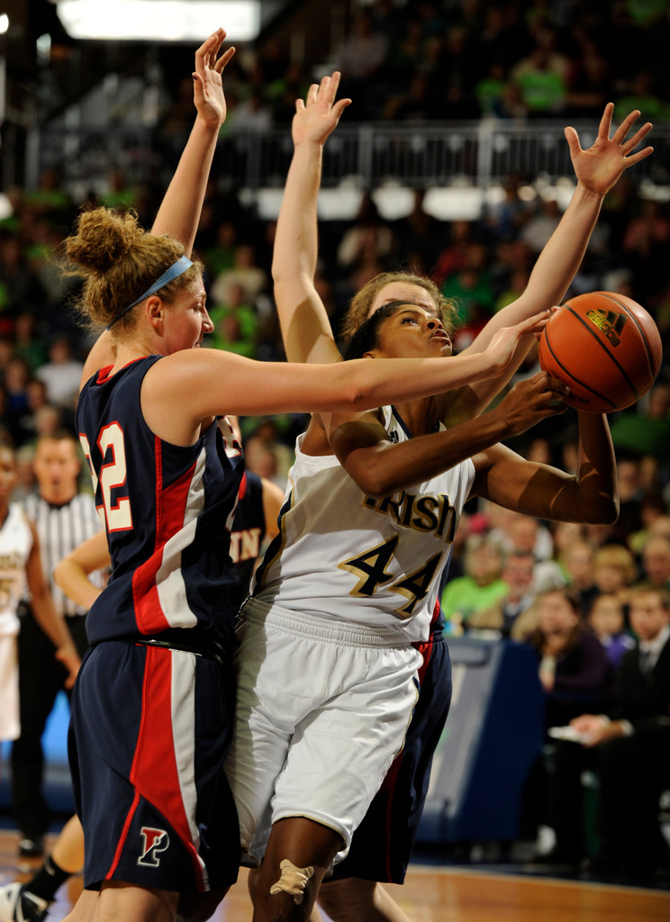 No. 3 Notre Dame Blasts Penn 69-38 (AP)