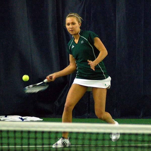 Irish Women’s Tennis Goes 3-1 on First Day of Gator Fall Classic Senior Kelcy Tefft