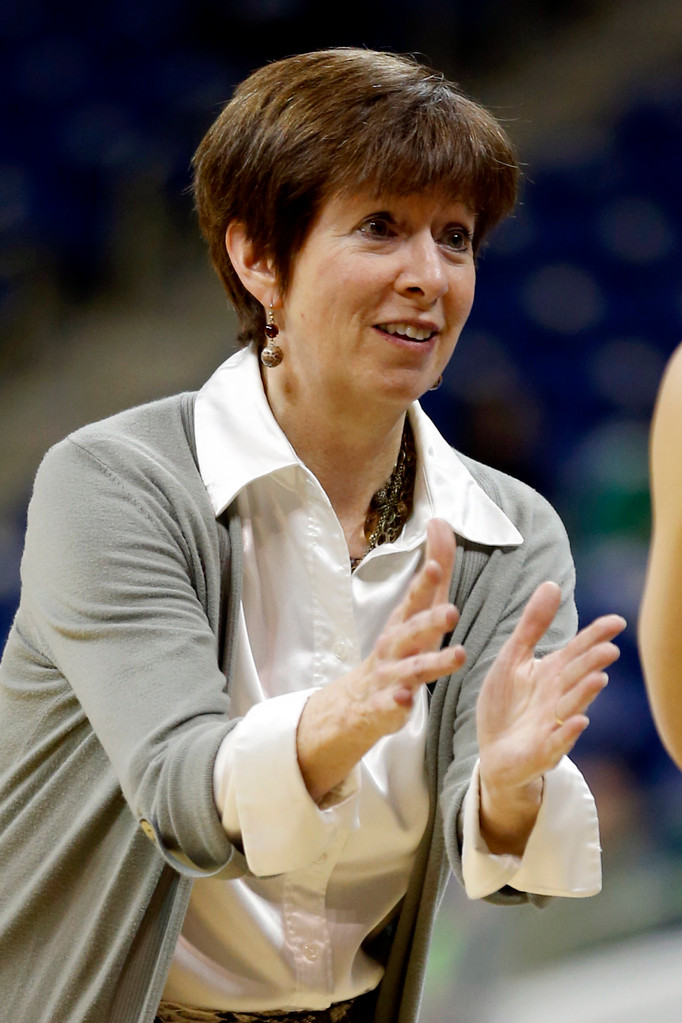 No. 2 Irish Overpower Pittsburgh, 73-47 (AP)