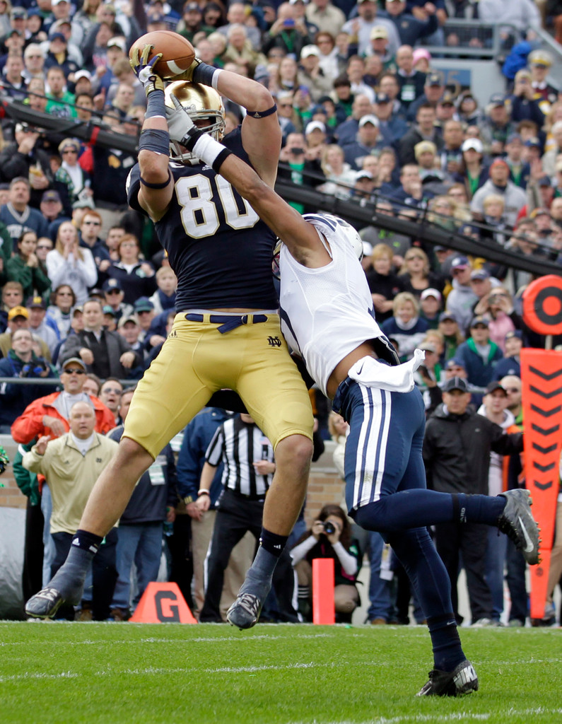 No. 5 Notre Dame Remains Unbeaten, Topping BYU 17-14 (AP)