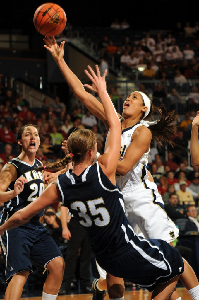 No. 2 Notre Dame Nabs 81-61 Win Over Akron (AP)