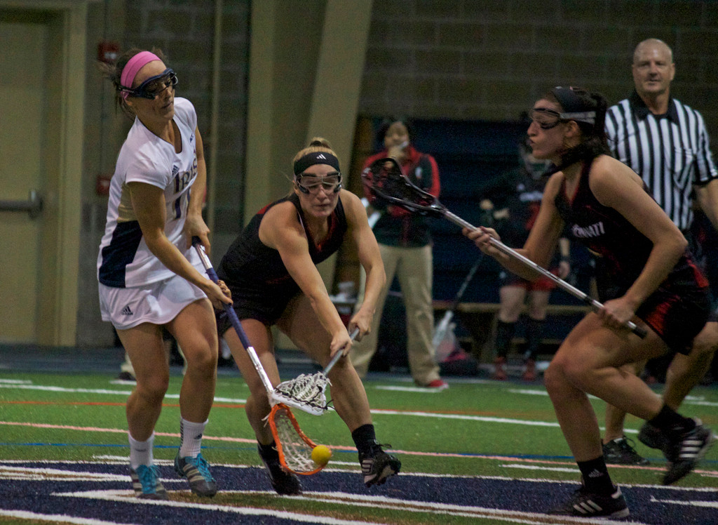 Women's Lacrosse Beats Cincinnati, 25-1