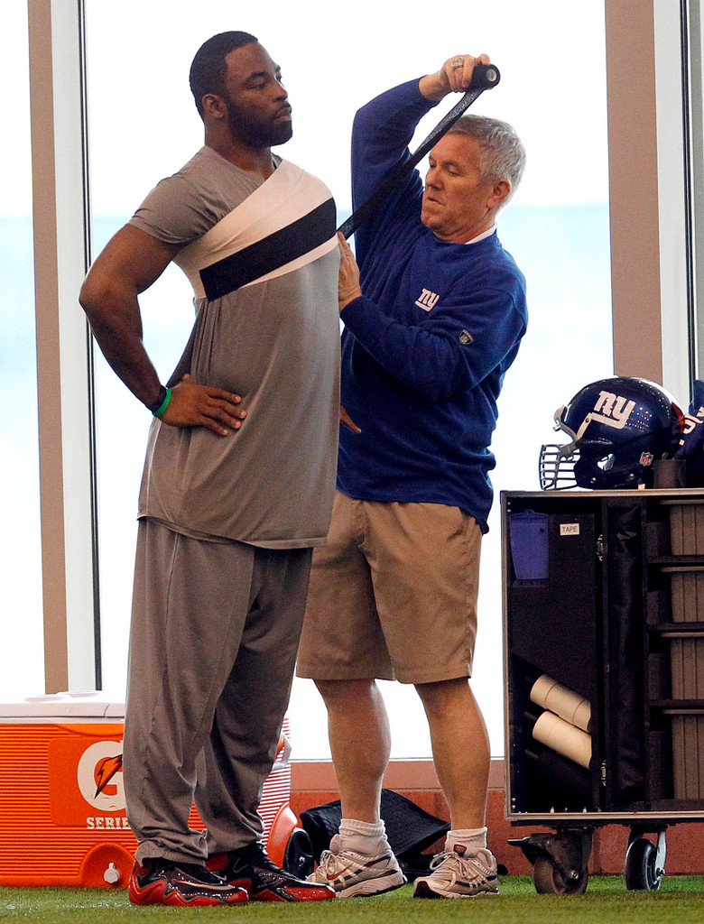 Justin Tuck & Sergio Brown at Super Bowl XLVI (AP)