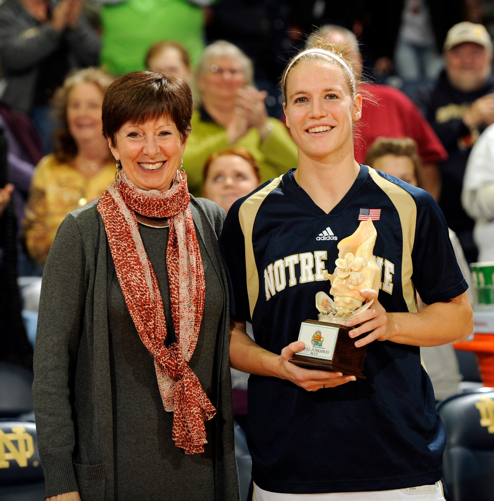 No. 3 Notre Dame Blasts Penn 69-38 (AP)