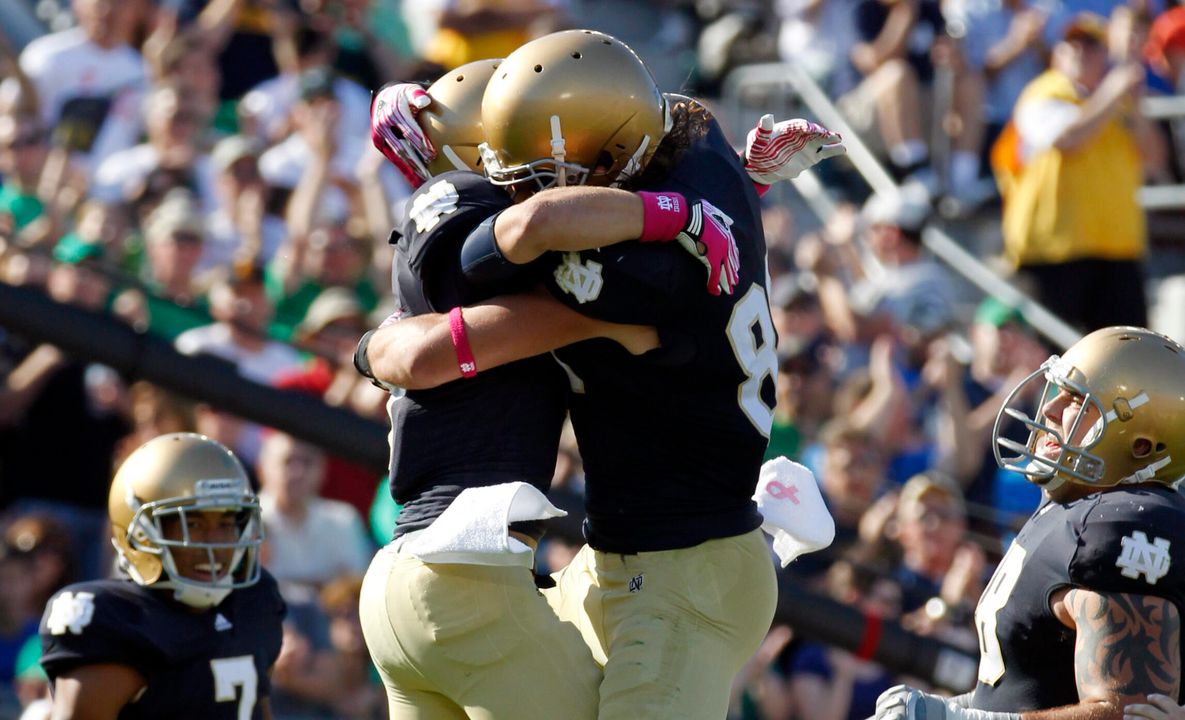 Hawai'i native Robby Toma celebrates after he scored a touchdown in the 59-33 victory over Air Force.