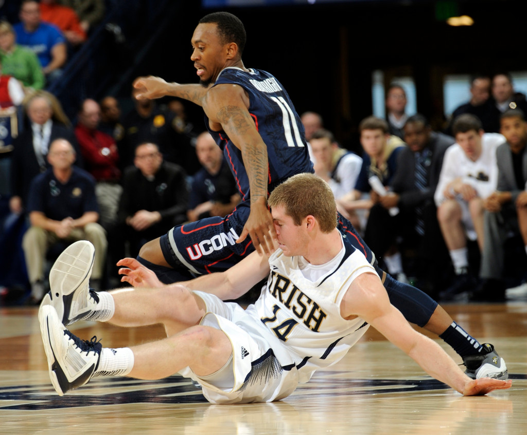 #17/16 Irish Fall To Huskies, 65-58 (AP)