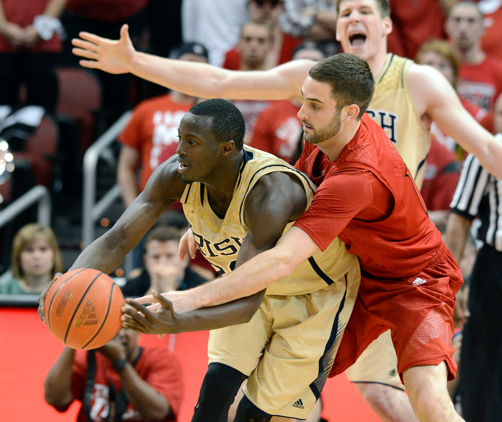 No. 24 Notre Dame Falls To No. 8 Louisville, 73-57 (AP)