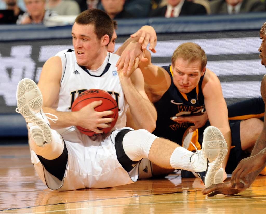 No. 20 Irish Rout West Virginia 71-44; Win Streak Hits Nine (AP)