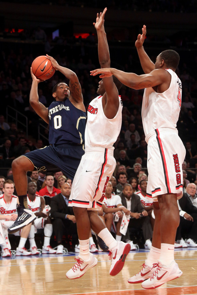 No. 20 Irish Fall to St. John's in NY, 67-63 (AP)