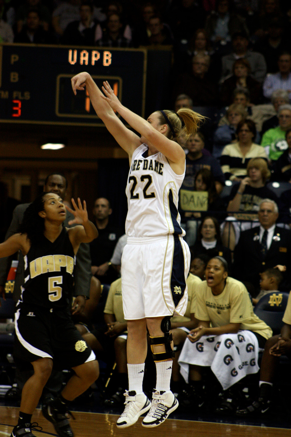 McGraw Wins 500th At Notre Dame As #5 Irish Down #23 San Diego State, 84-79 Junior guard Brittany Mallory scored a season-high 15 points, including 5-of-6 free throws in the final 43 seconds, as No. 5/6 Notre Dame downed No. 23/24 San Diego State, 84-79 on Thursday afternoon at the Paradise Jam in the U.S. Virgin Islands.