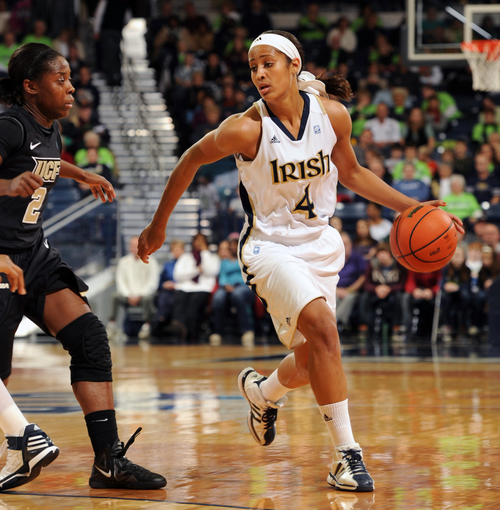 No. 3 Notre Dame Crushes UCF, 90-38 (AP)