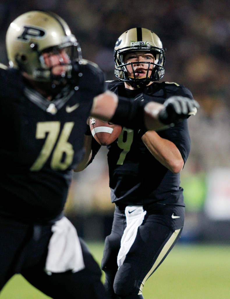 Irish Keep Rolling, Shut Down Purdue in 38-10 Triumph (AP)