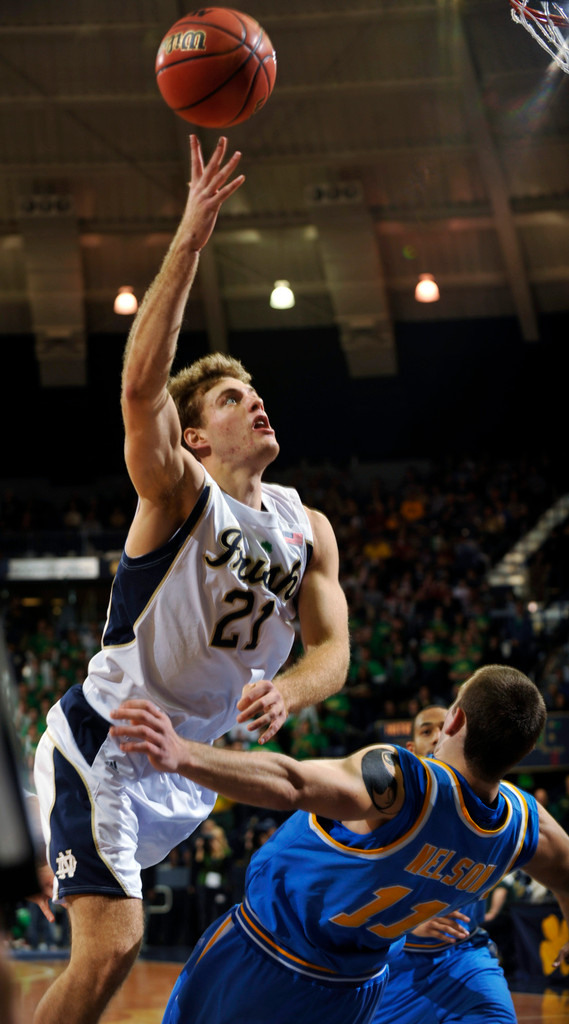 Notre Dame Nixes UCLA, 84-73 (AP)