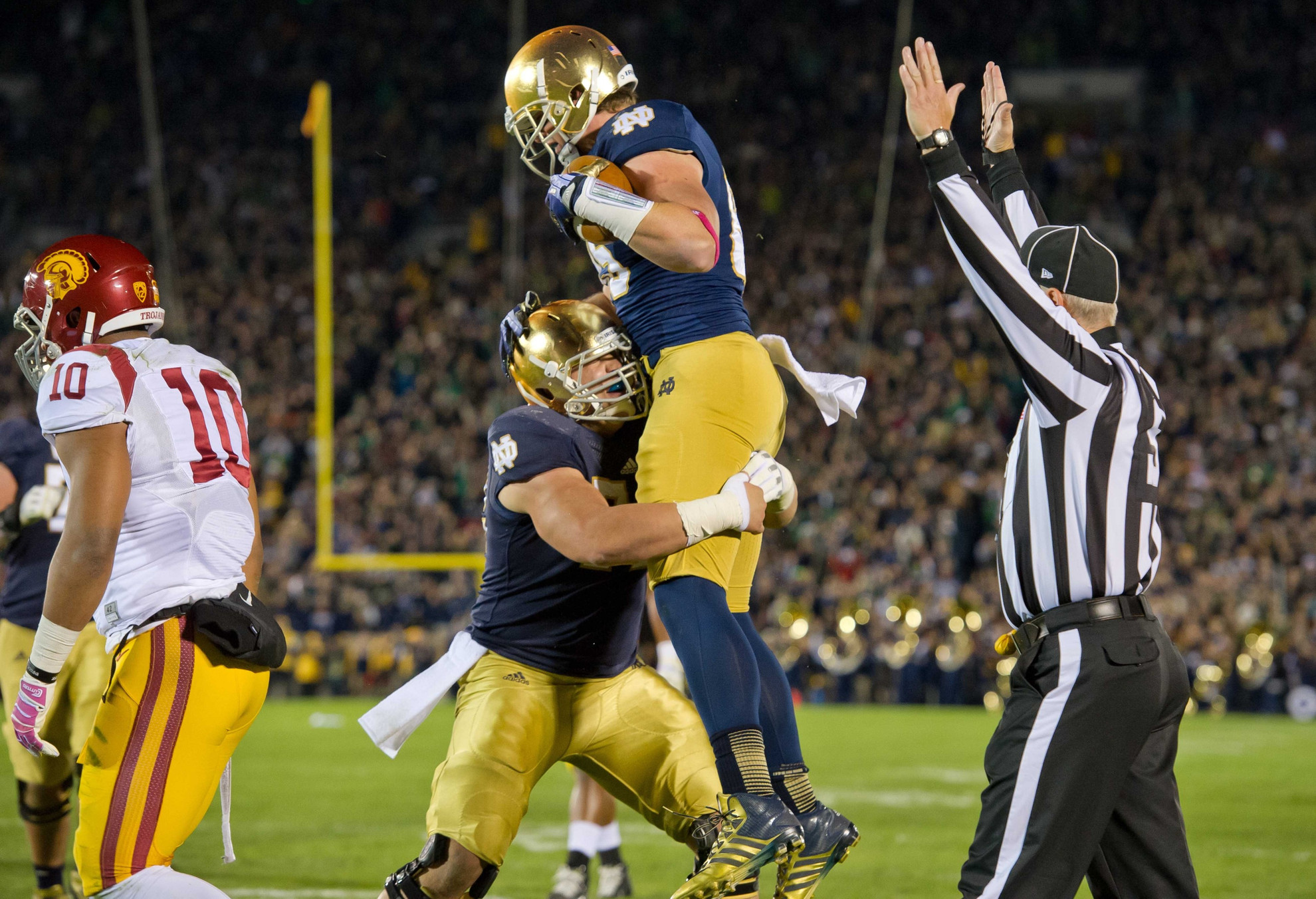 Home Sweet Home Nick Martin celebrates a Notre Dame touchdown with tight end Troy Niklas.