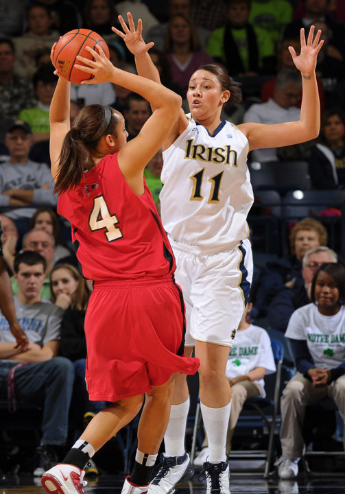 Women’s Basketball Gameday Central – #8 Notre Dame vs. #RV/25 Syracuse Freshman forward Natalie Achonwa